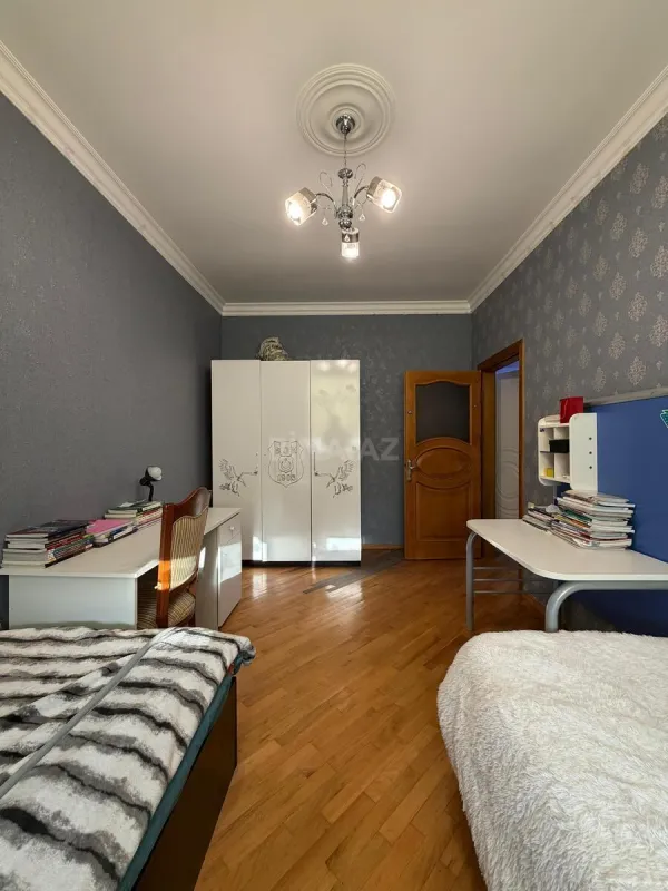 Satılır 3 otaqlı mənzil 140 m²