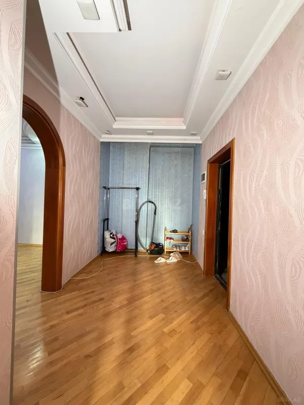 Satılır 3 otaqlı mənzil 140 m²