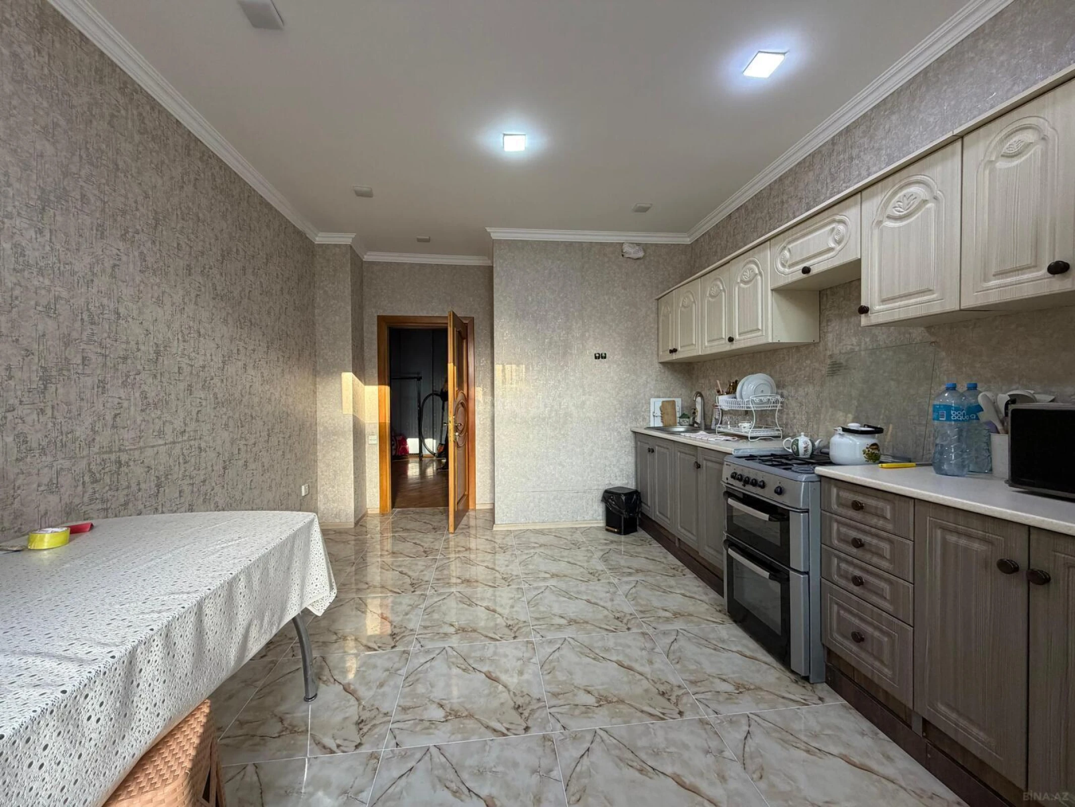 Satılır 3 otaqlı mənzil 140 m²