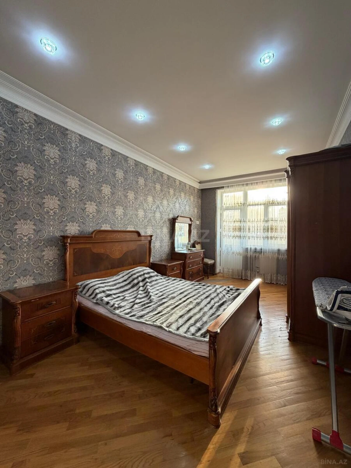 Satılır 3 otaqlı mənzil 140 m²