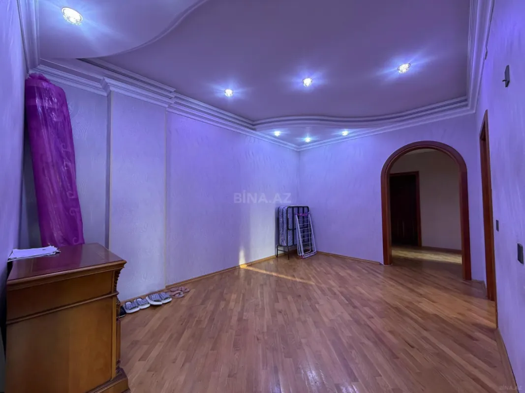 Satılır 3 otaqlı mənzil 140 m²