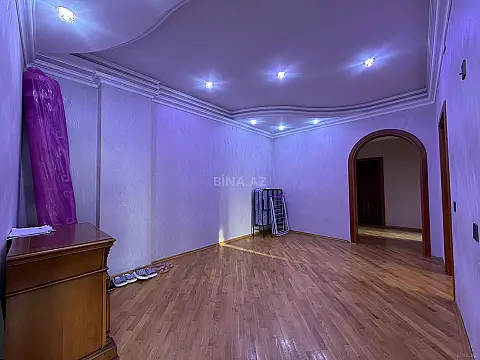 Satılır 3 otaqlı mənzil 140 m²