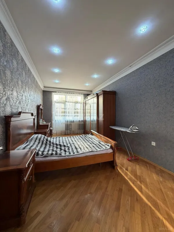 Satılır 3 otaqlı mənzil 140 m²