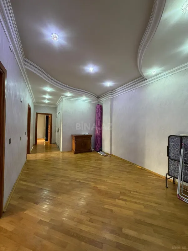 Satılır 3 otaqlı mənzil 140 m²