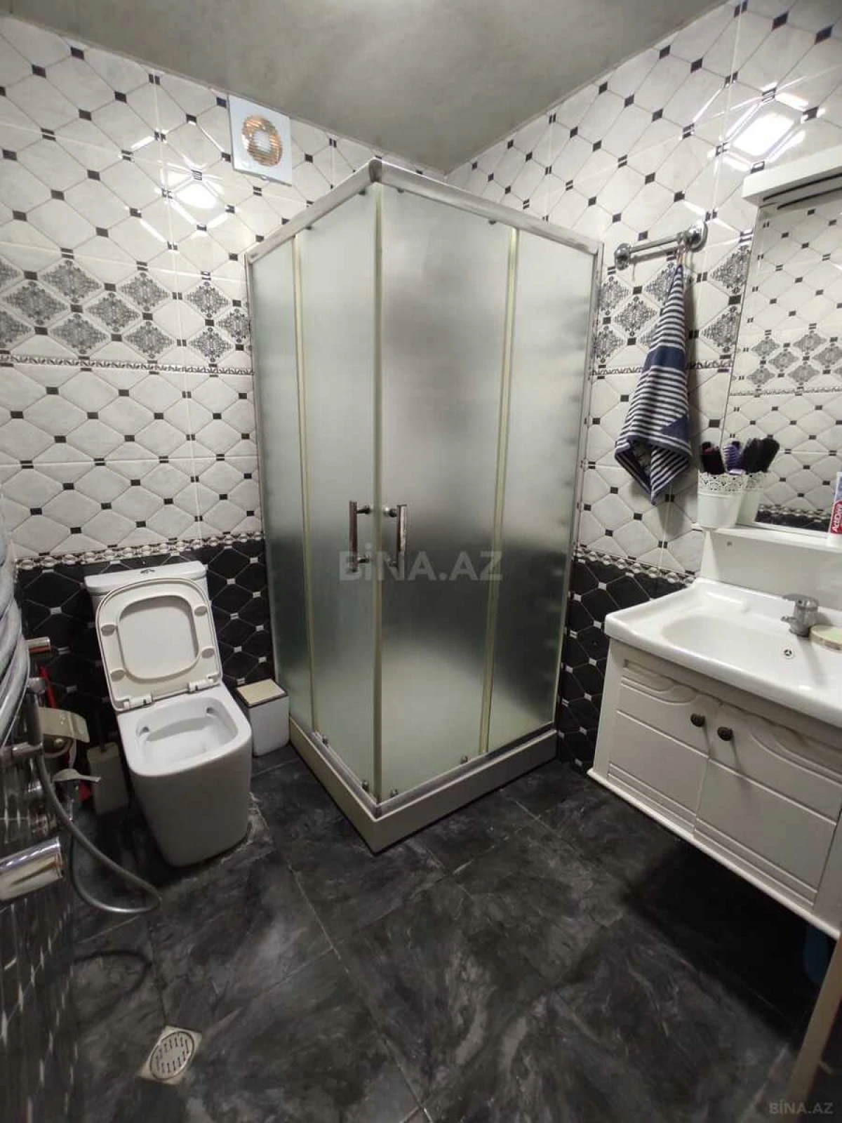 Satılır 5 otaqlı həyət evi 202 m²