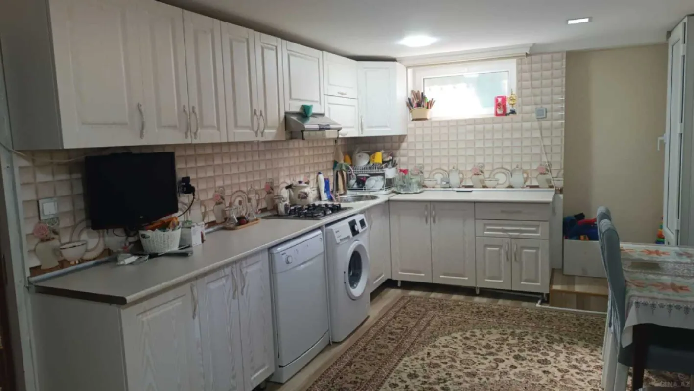 Satılır 5 otaqlı həyət evi 202 m²