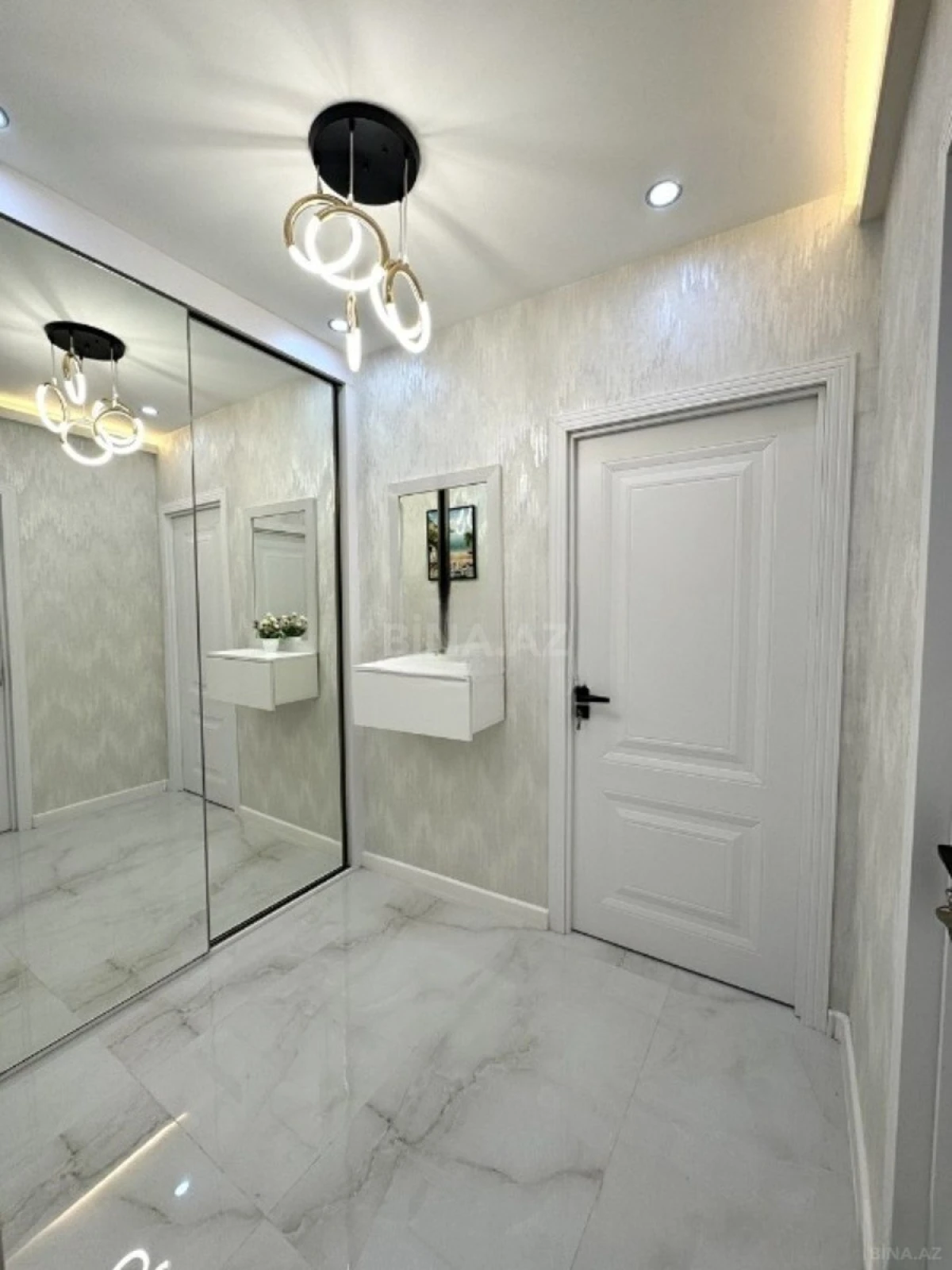 Satılır 2 otaqlı mənzil 65 m²