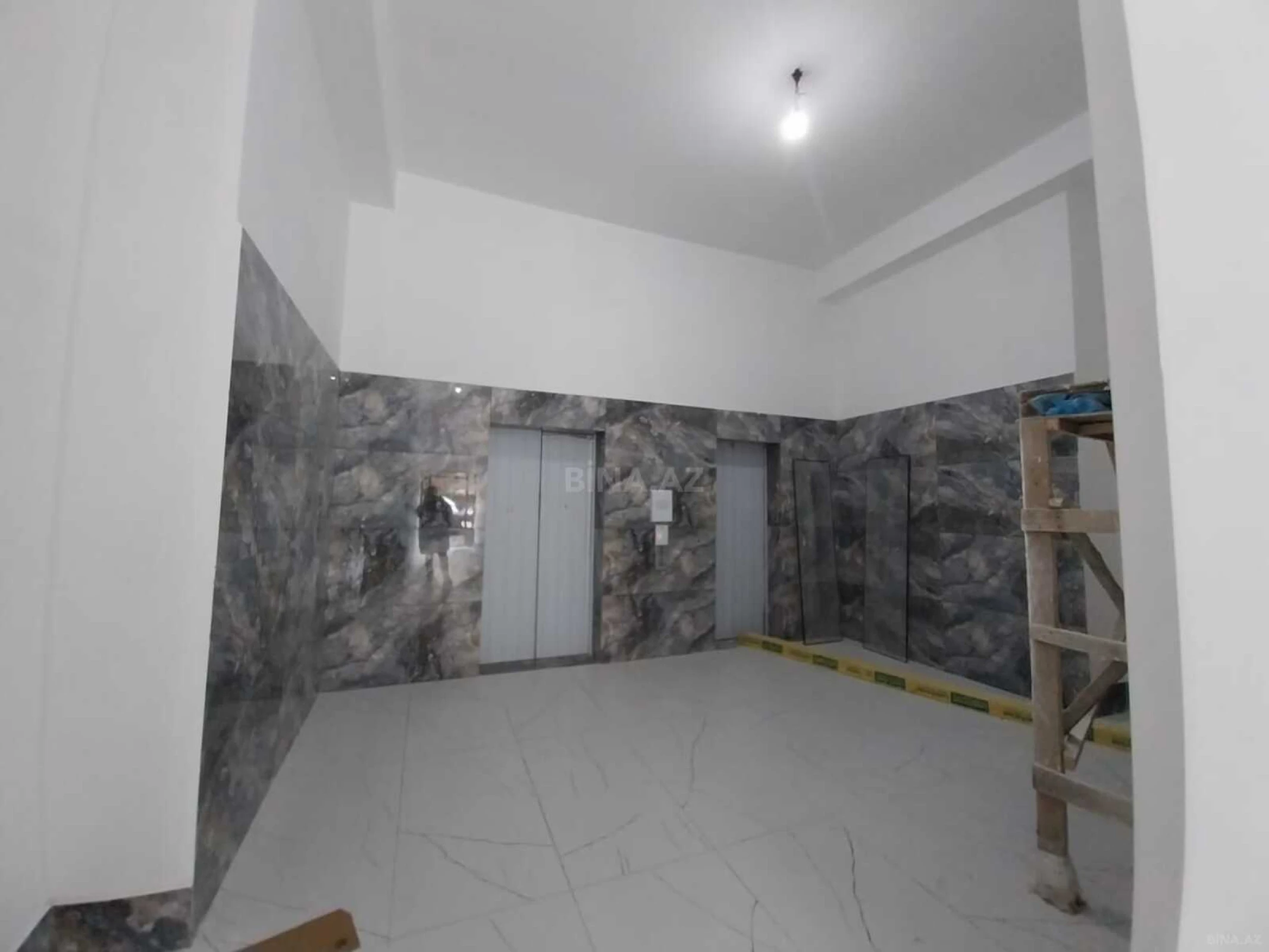 Satılır 3 otaqlı mənzil 135 m²