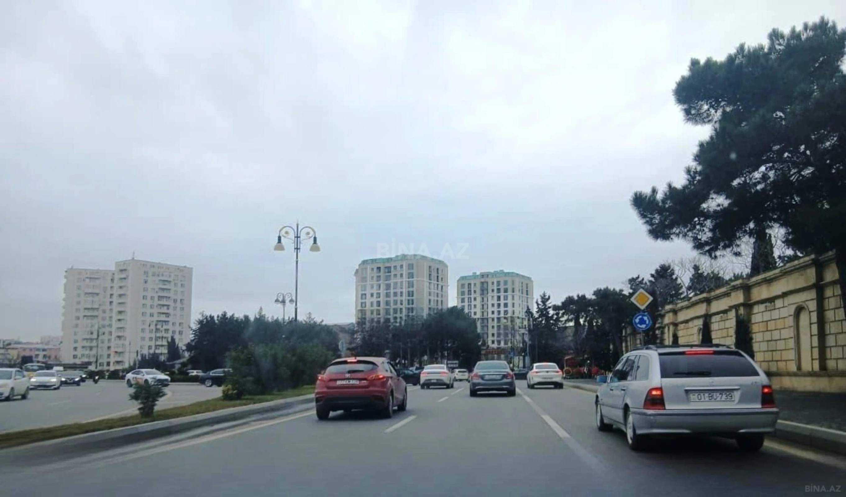 Satılır 3 otaqlı mənzil 135 m²