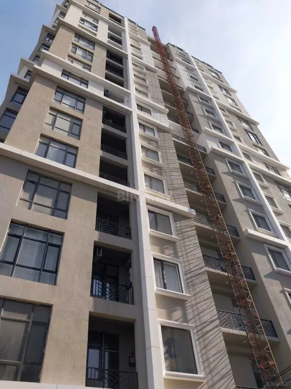 Satılır 3 otaqlı mənzil 135 m²