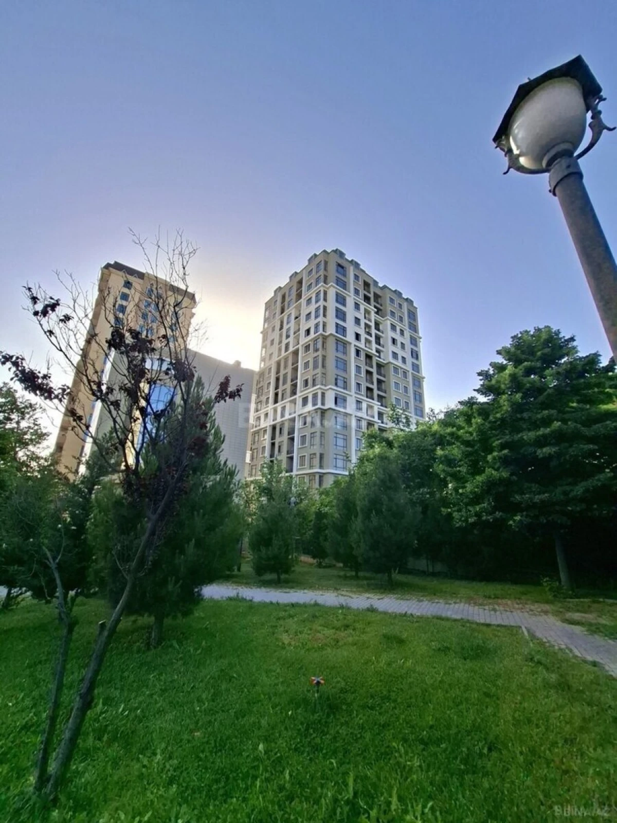 Satılır 3 otaqlı mənzil 135 m²