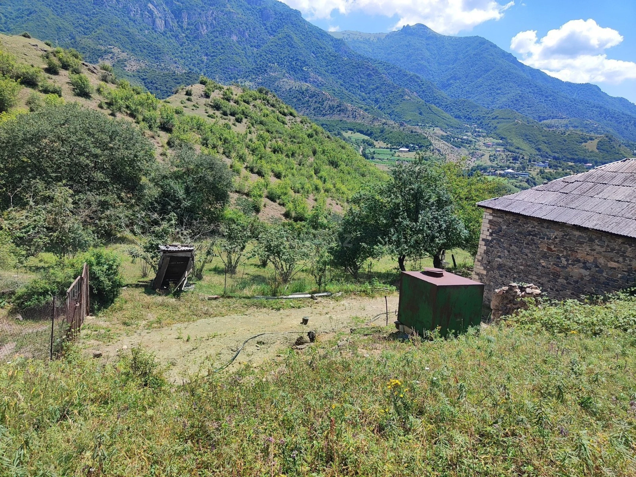 Satılır 2 otaqlı həyət evi 82.7 m²