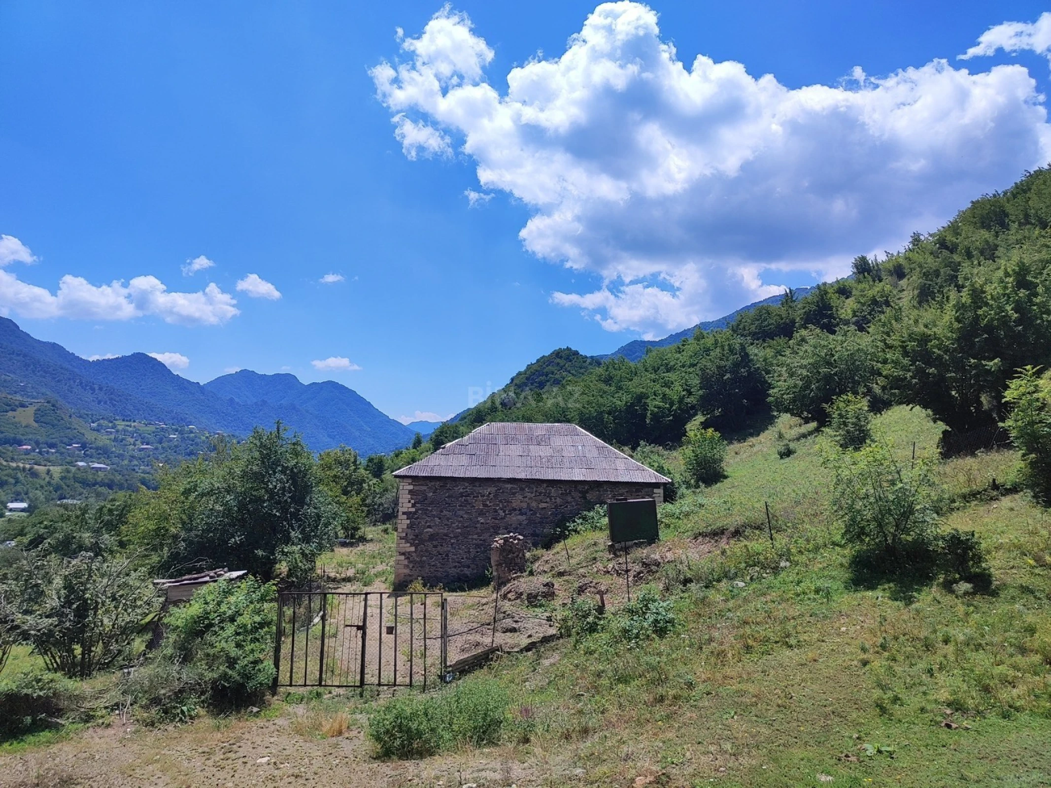 Satılır 2 otaqlı həyət evi 82.7 m²