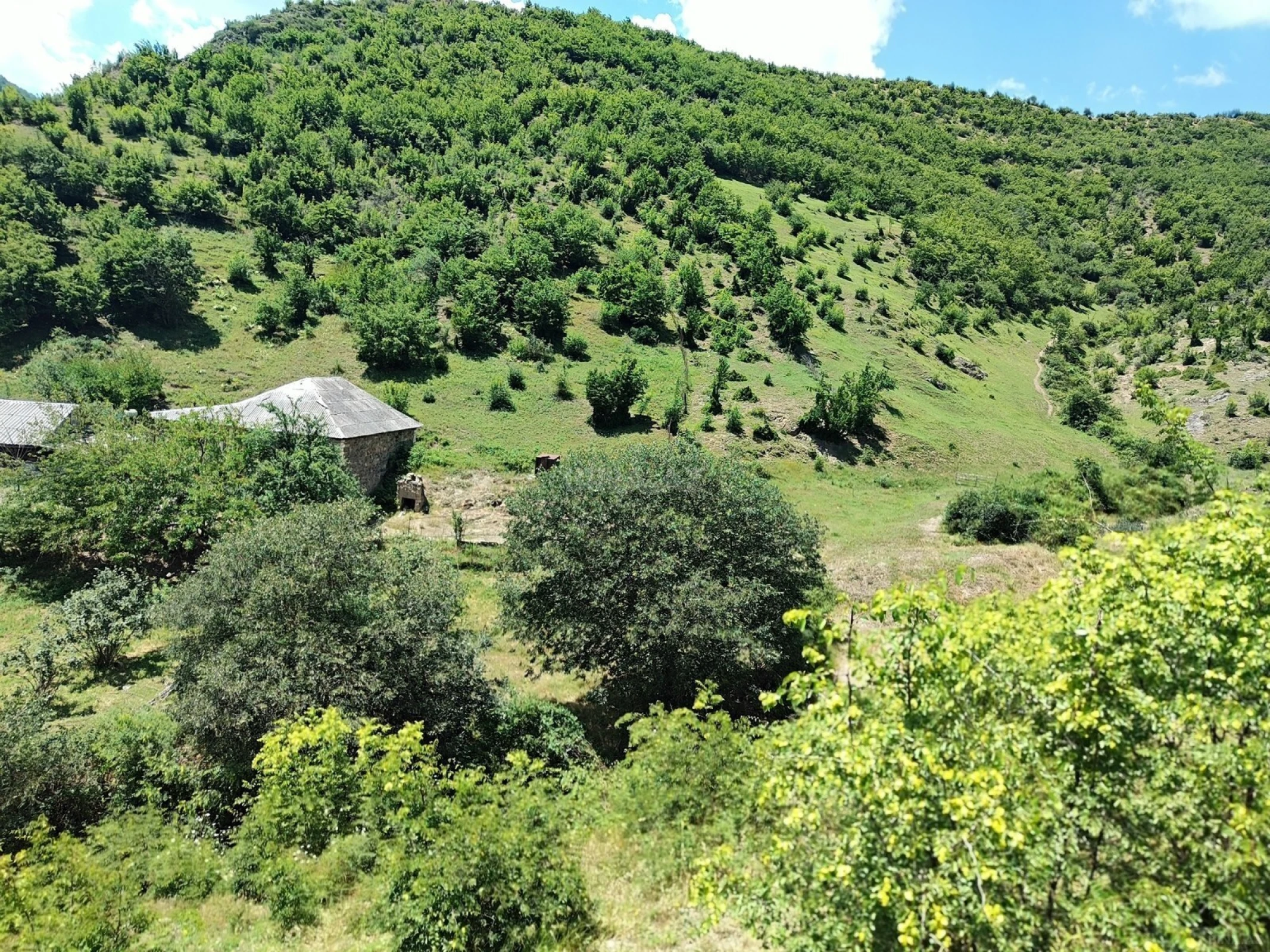 Satılır 2 otaqlı həyət evi 82.7 m²