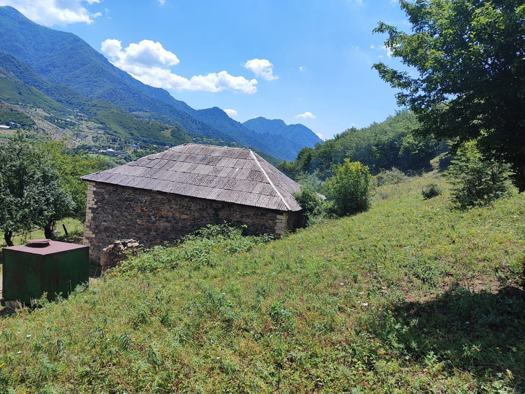 Satılır 2 otaqlı həyət evi 82.7 m²