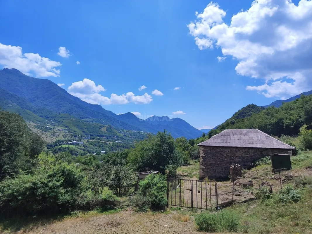 Satılır 2 otaqlı həyət evi 82.7 m²