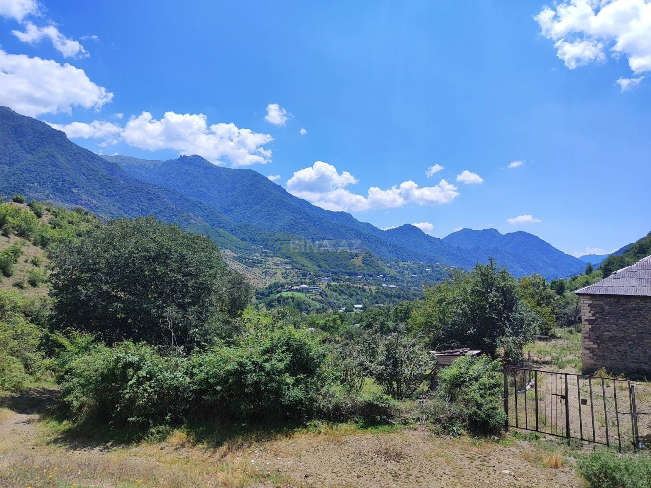 Satılır 2 otaqlı həyət evi 82.7 m²