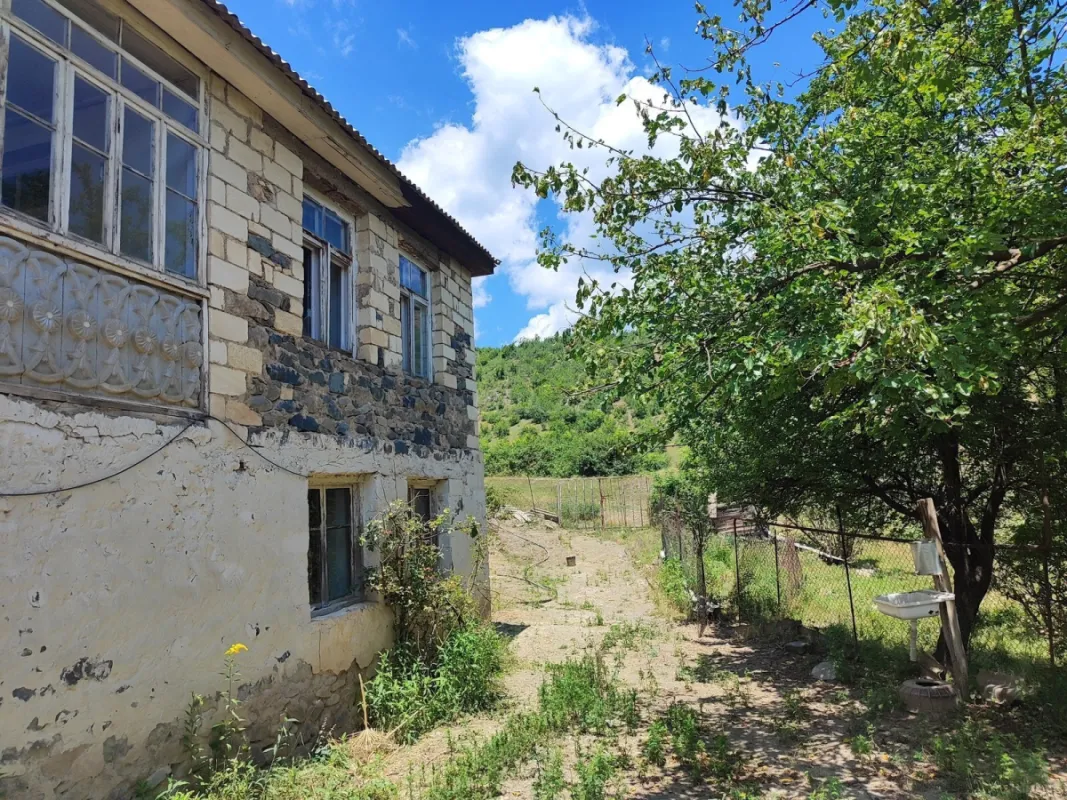 Satılır 2 otaqlı həyət evi 82.7 m²