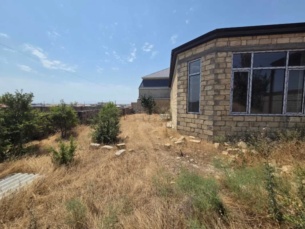 Satılır 5 otaqlı həyət evi 175 m²