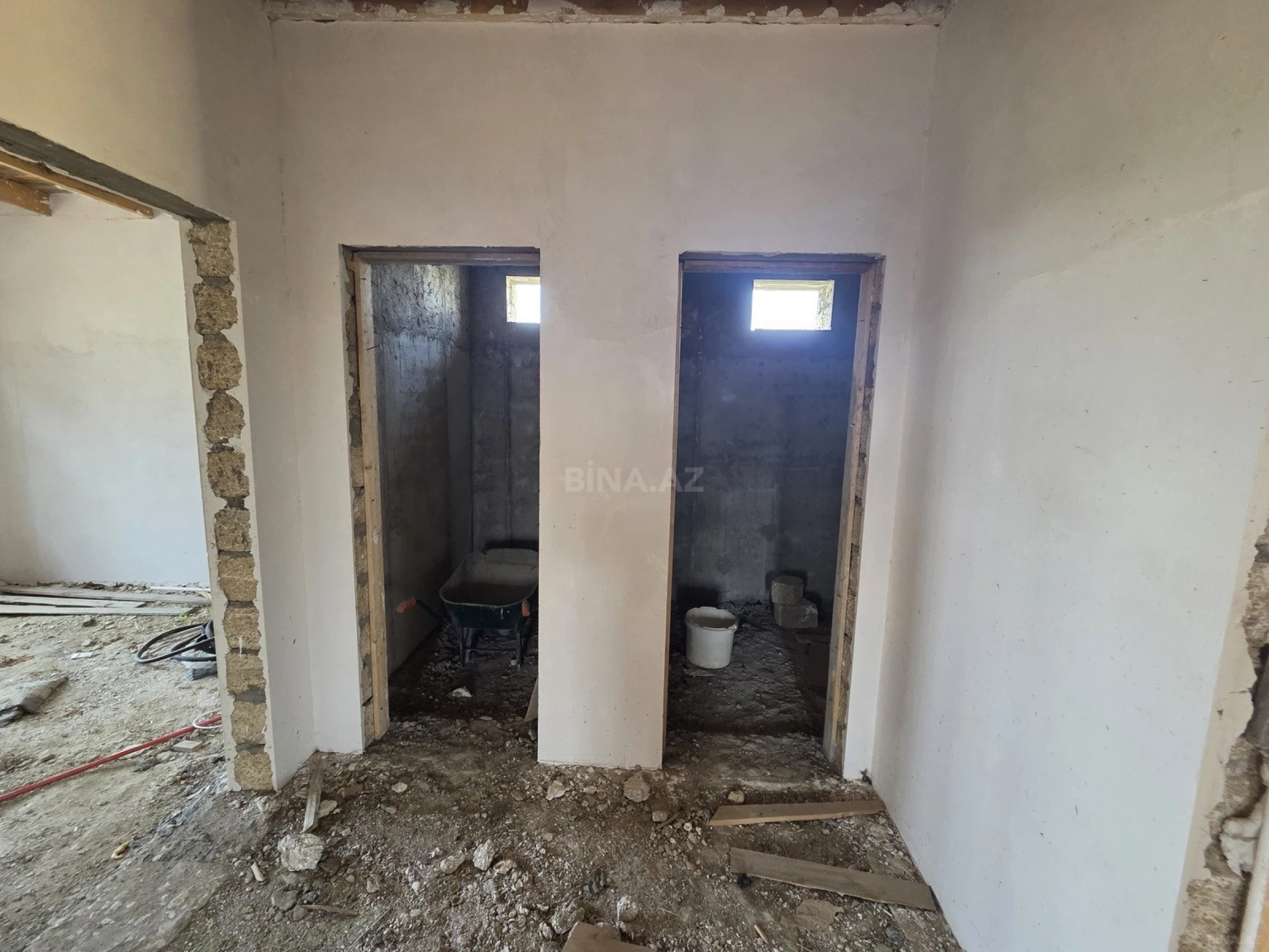 Satılır 5 otaqlı həyət evi 175 m²