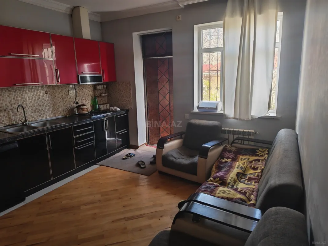 Kirayə verilir 6 otaqlı həyət evi 240 m²