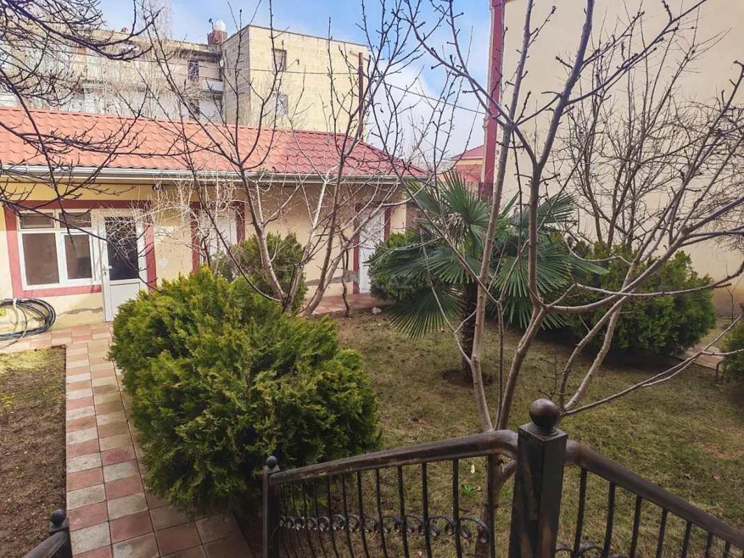 Kirayə verilir 6 otaqlı həyət evi 240 m²