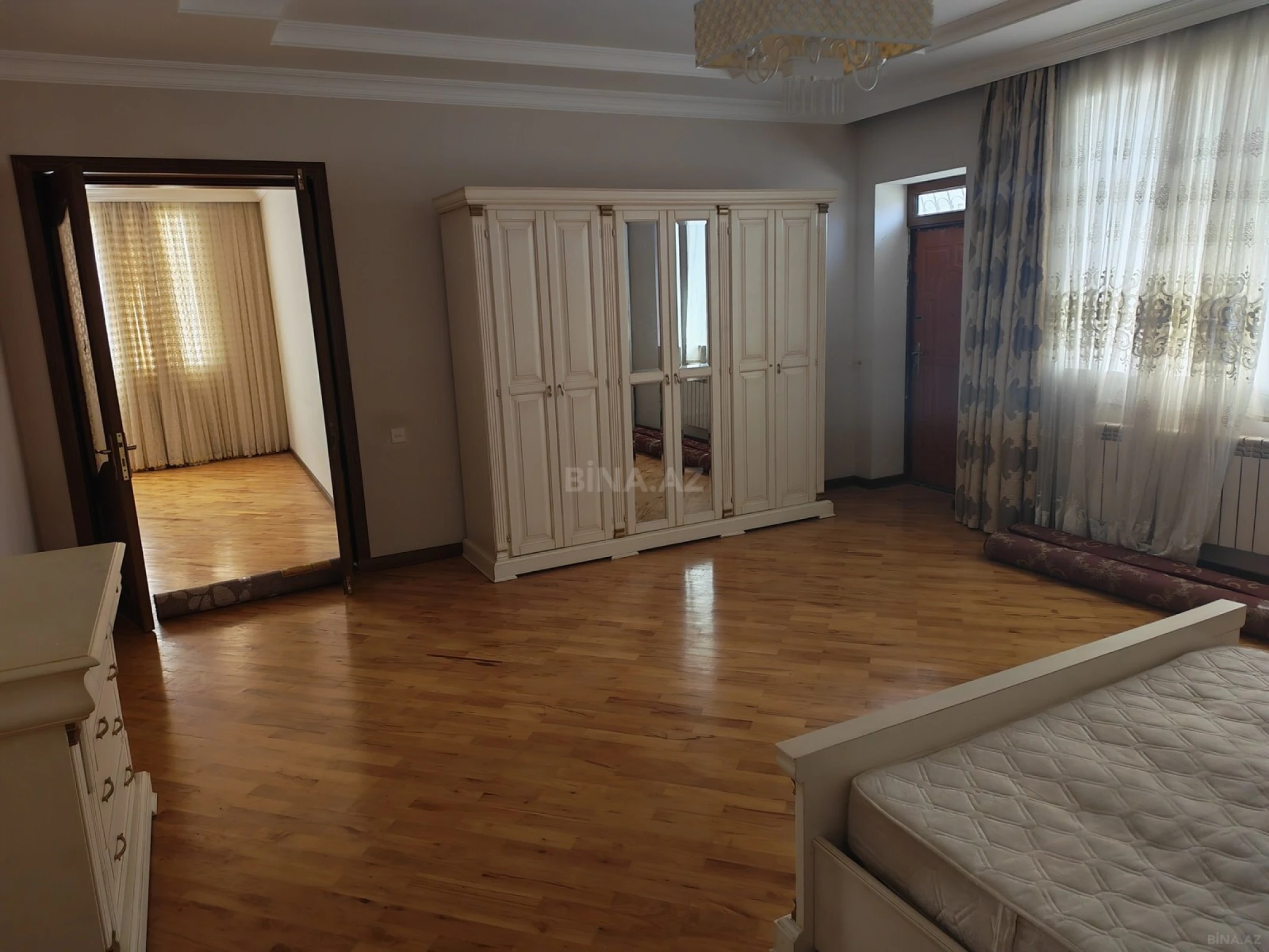 Kirayə verilir 6 otaqlı həyət evi 240 m²