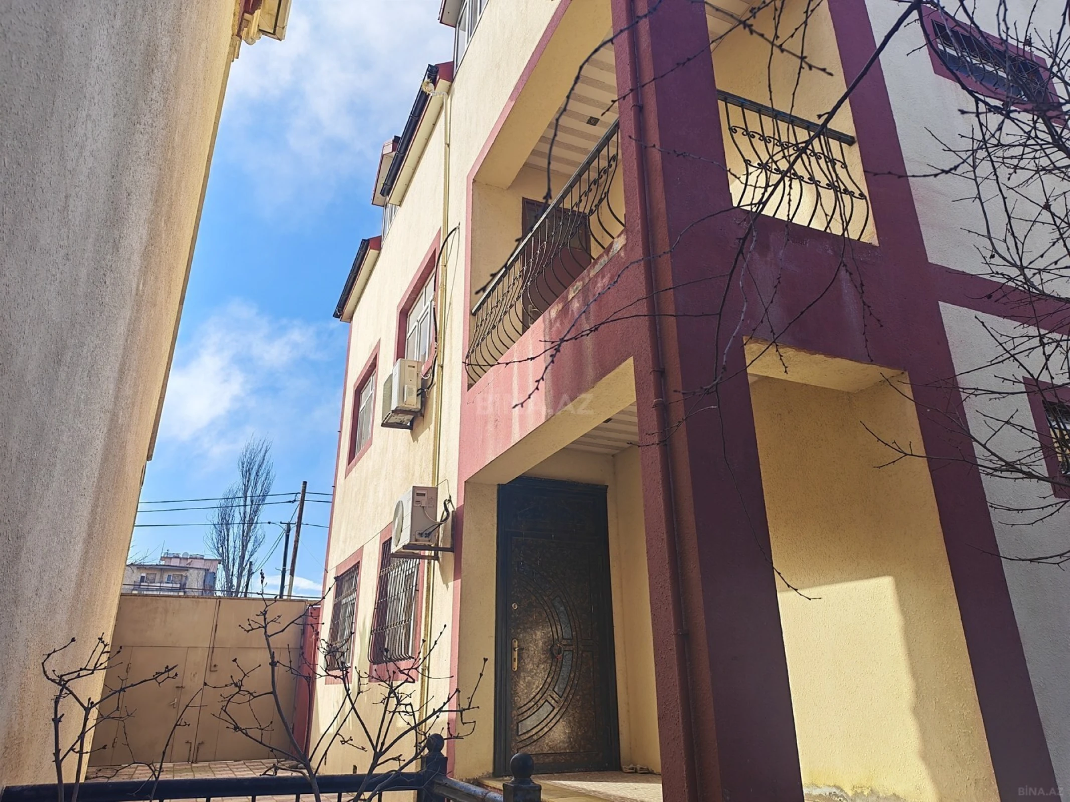 Kirayə verilir 6 otaqlı həyət evi 240 m²