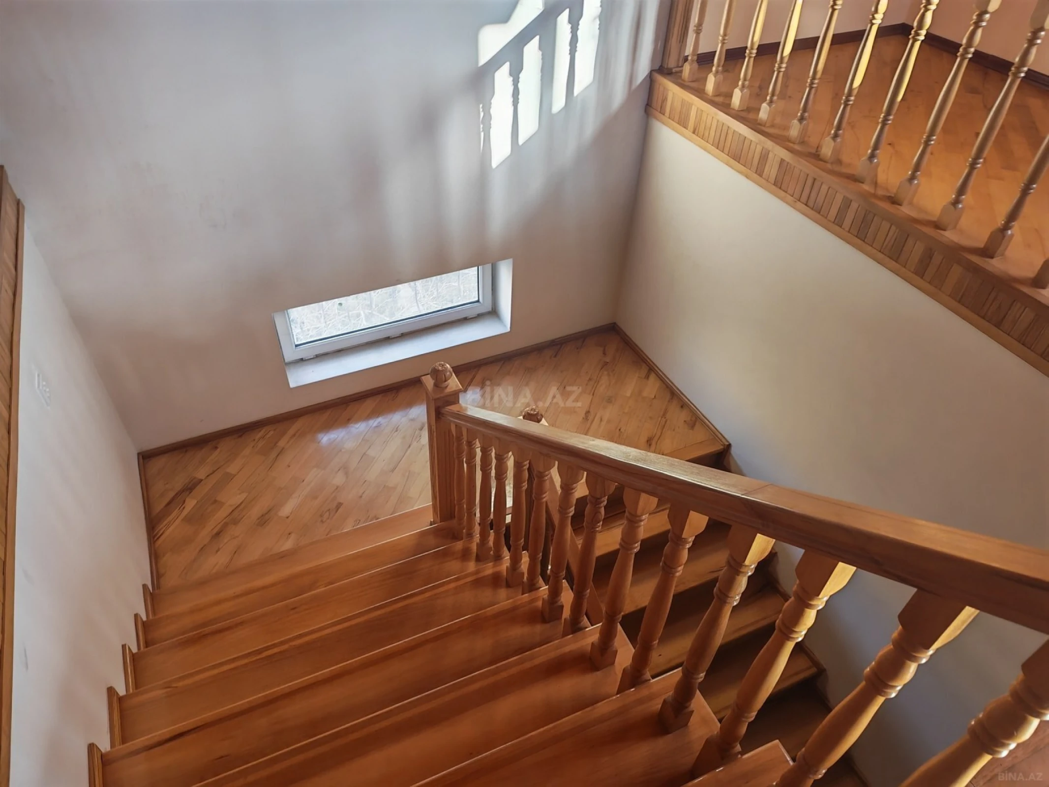 Kirayə verilir 6 otaqlı həyət evi 240 m²