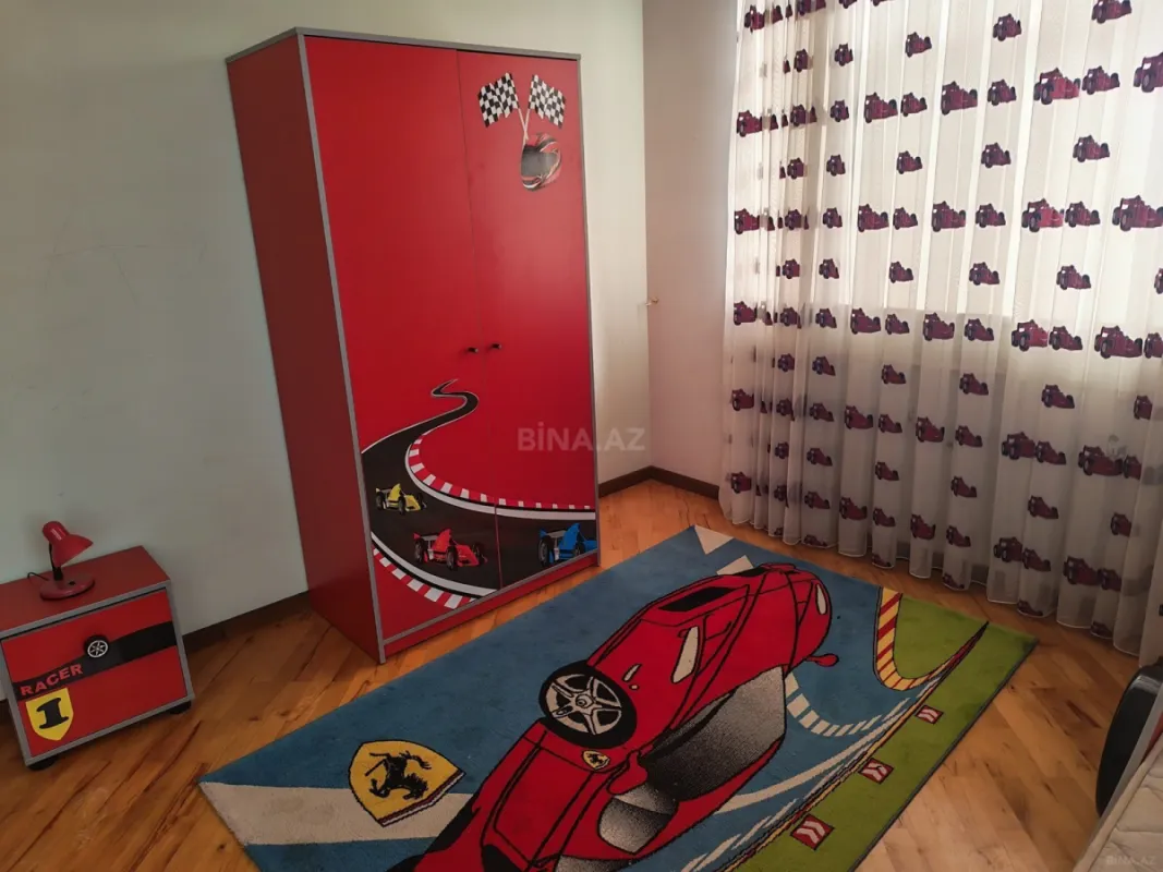 Kirayə verilir 6 otaqlı həyət evi 240 m²