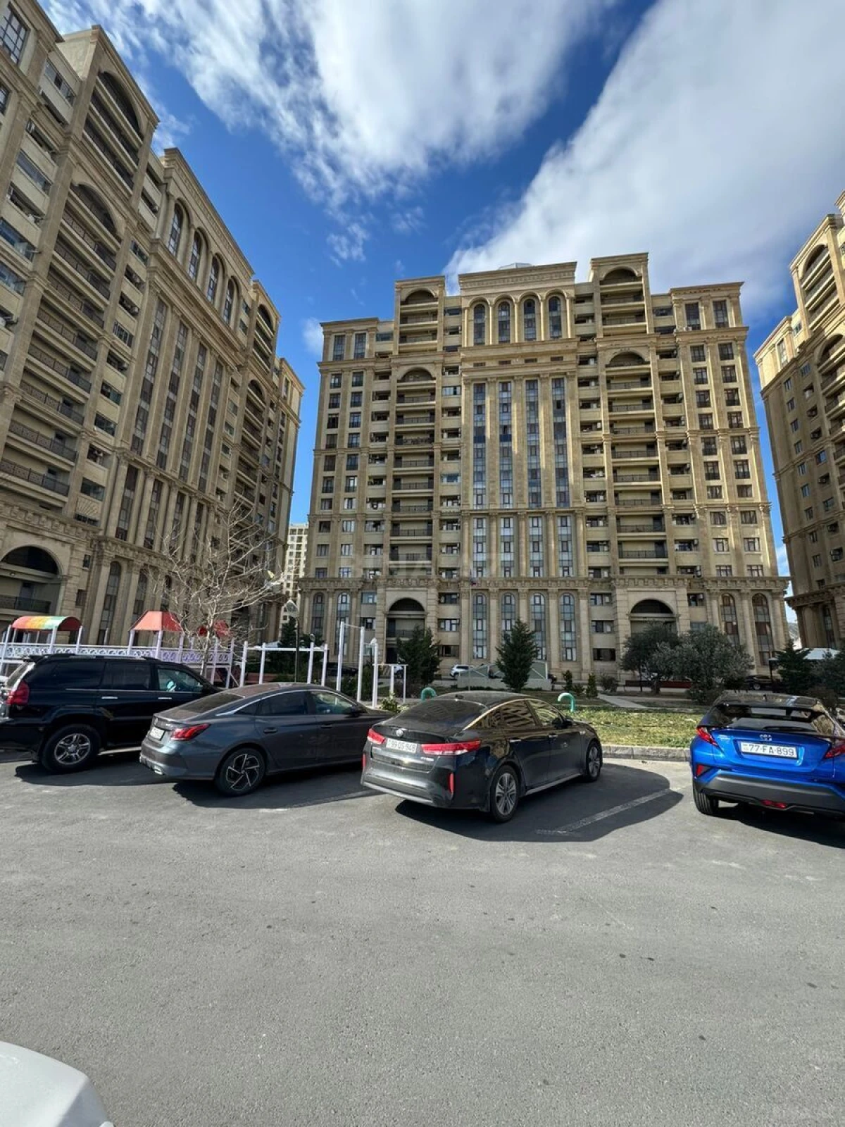 Kirayə verilir 2 otaqlı mənzil 80 m²