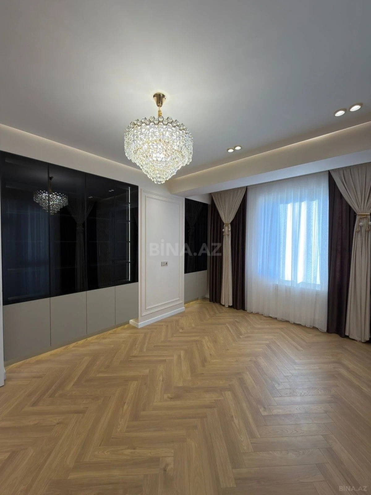Satılır 3 otaqlı mənzil 101 m²