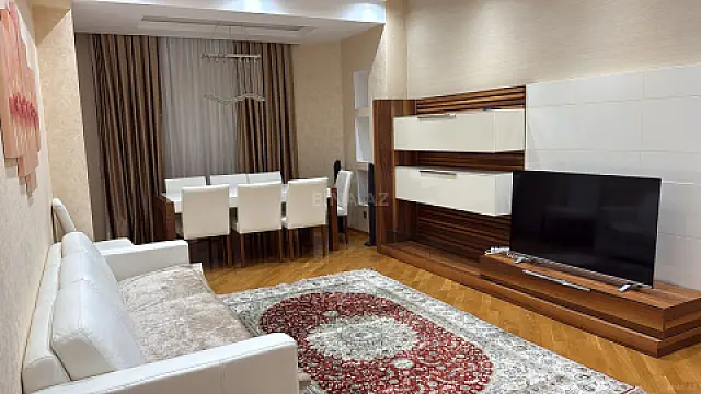 Kirayə verilir 3 otaqlı mənzil 120 m² — Bakı, 8-ci mikrorayon 3 otaq 120.00 m²