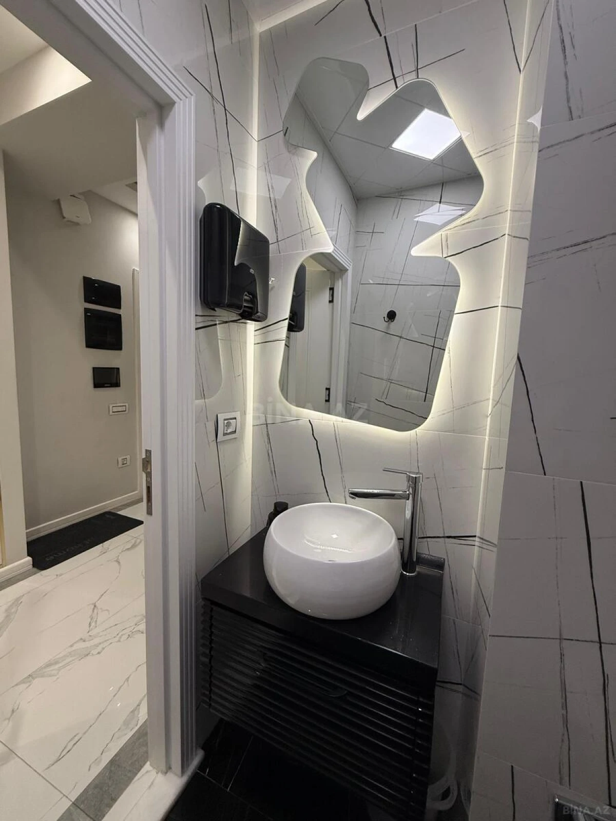 Satılır 3 otaqlı mənzil 136 m²