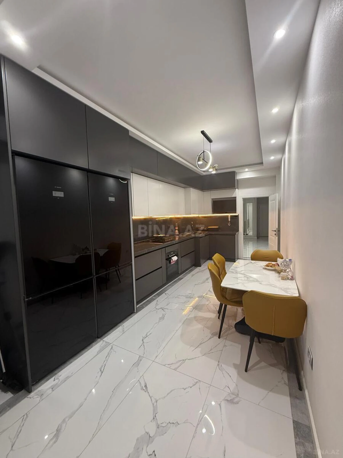 Satılır 3 otaqlı mənzil 136 m²