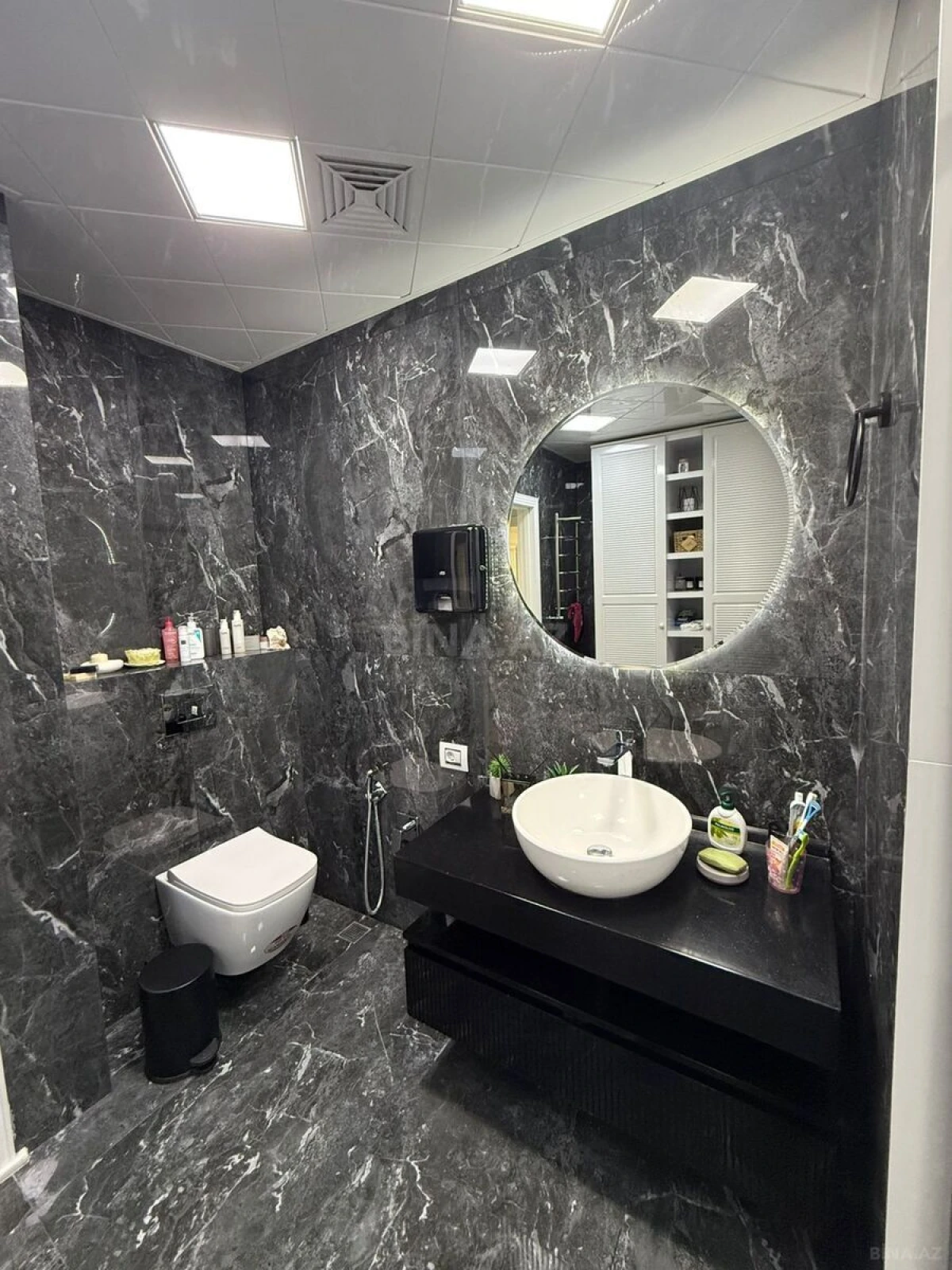 Satılır 3 otaqlı mənzil 136 m²