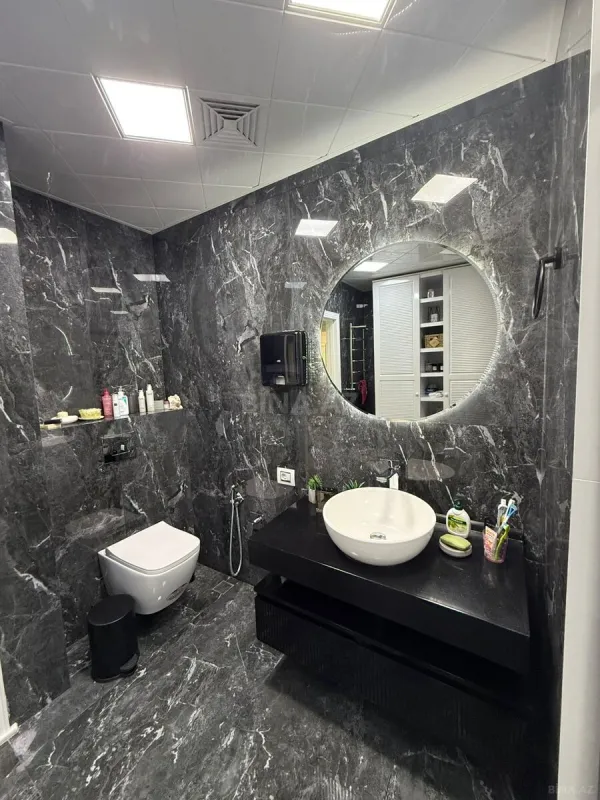 Satılır 3 otaqlı mənzil 136 m²