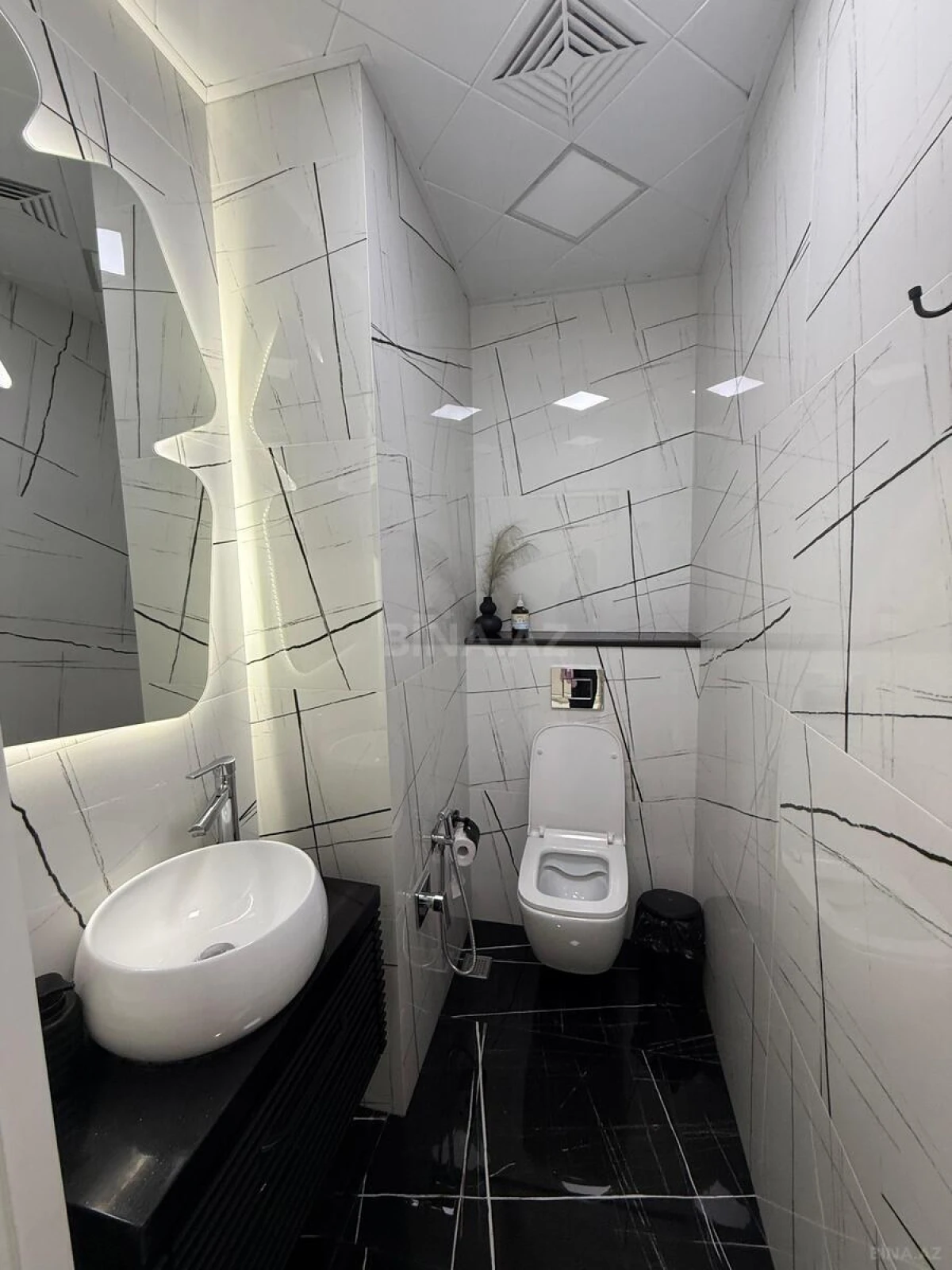 Satılır 3 otaqlı mənzil 136 m²