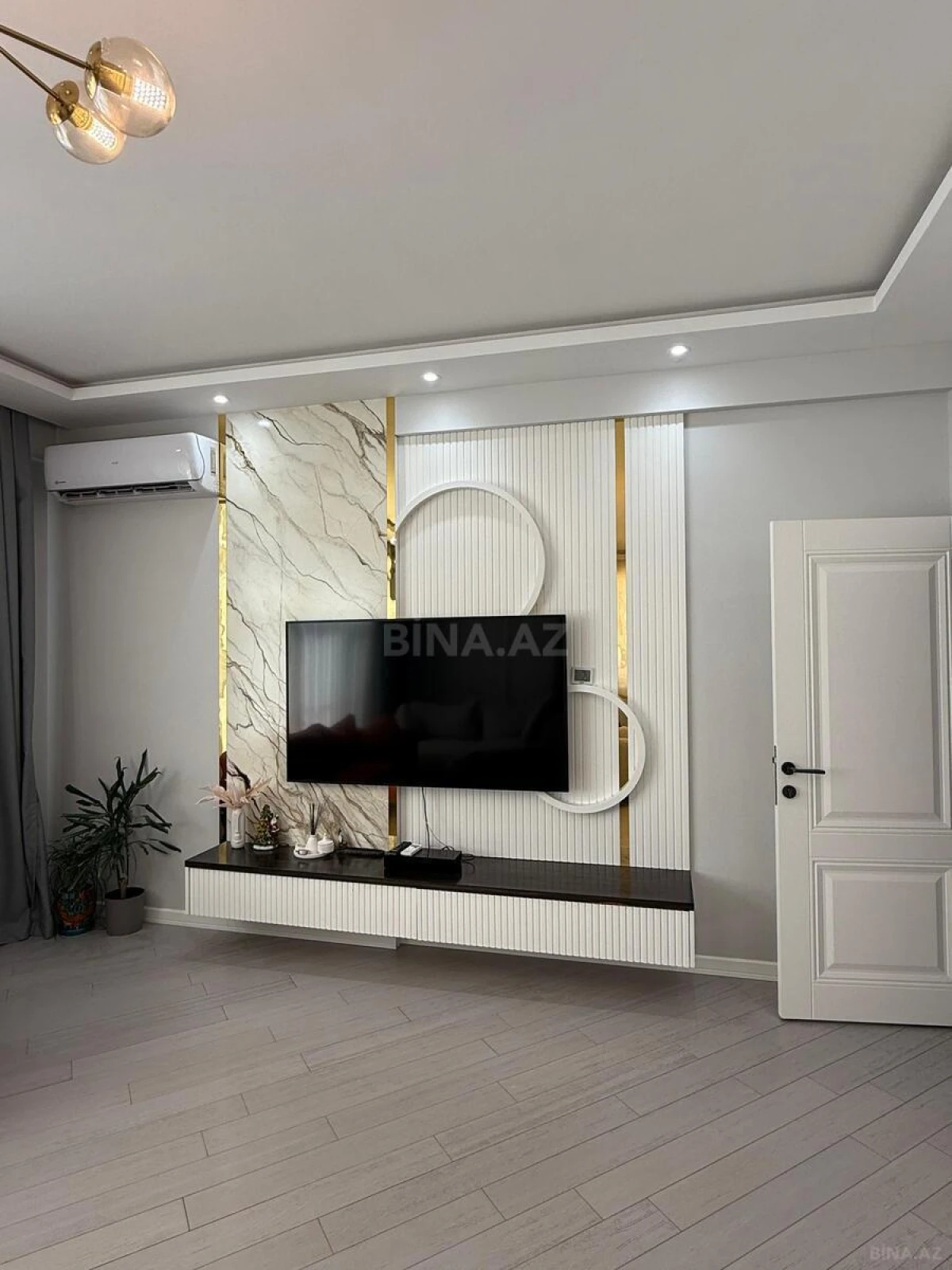Satılır 3 otaqlı mənzil 136 m²