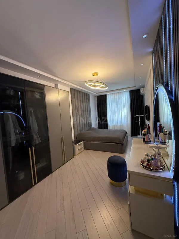 Satılır 3 otaqlı mənzil 136 m²