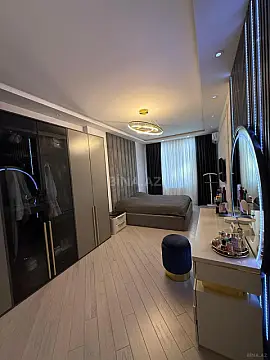 Satılır 3 otaqlı mənzil 136 m²