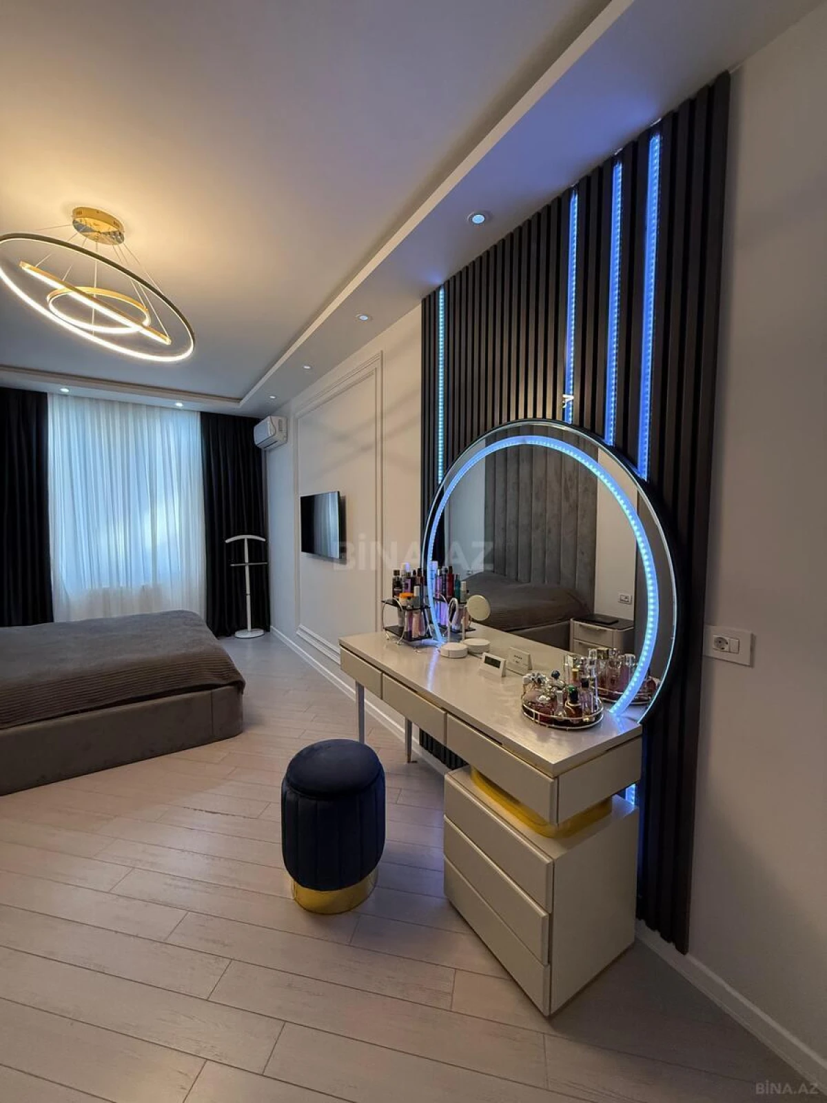 Satılır 3 otaqlı mənzil 136 m²