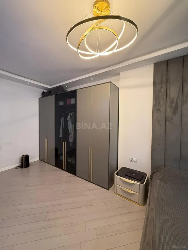 Satılır 3 otaqlı mənzil 136 m²