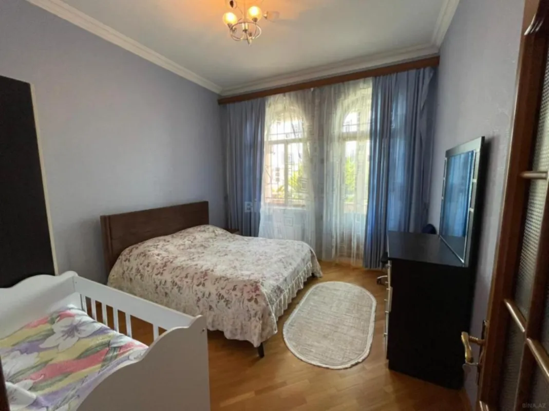 Satılır 6 otaqlı həyət evi 436 m²