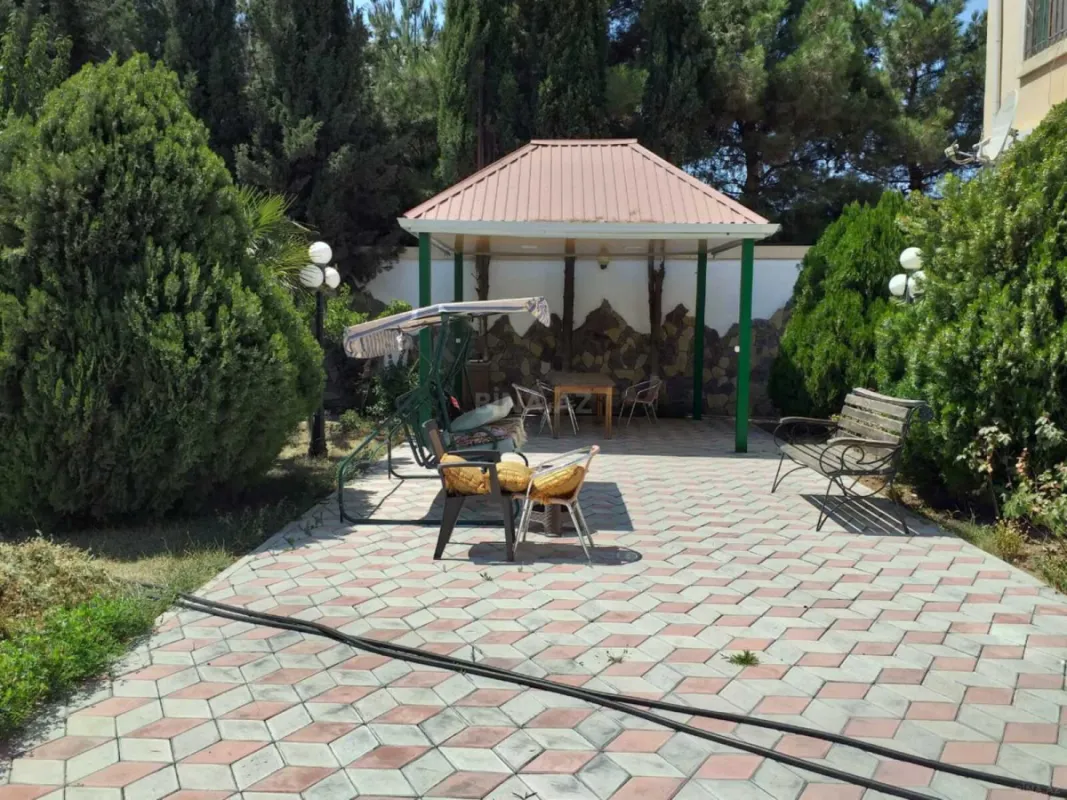 Satılır 6 otaqlı həyət evi 436 m²