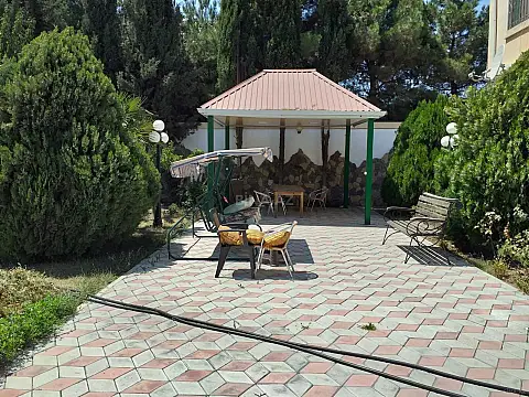 Satılır 6 otaqlı həyət evi 436 m²