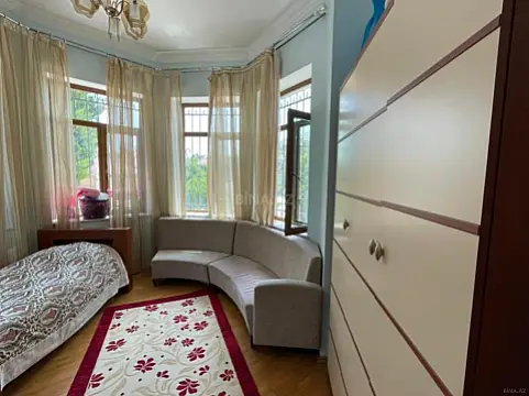 Satılır 6 otaqlı həyət evi 436 m²