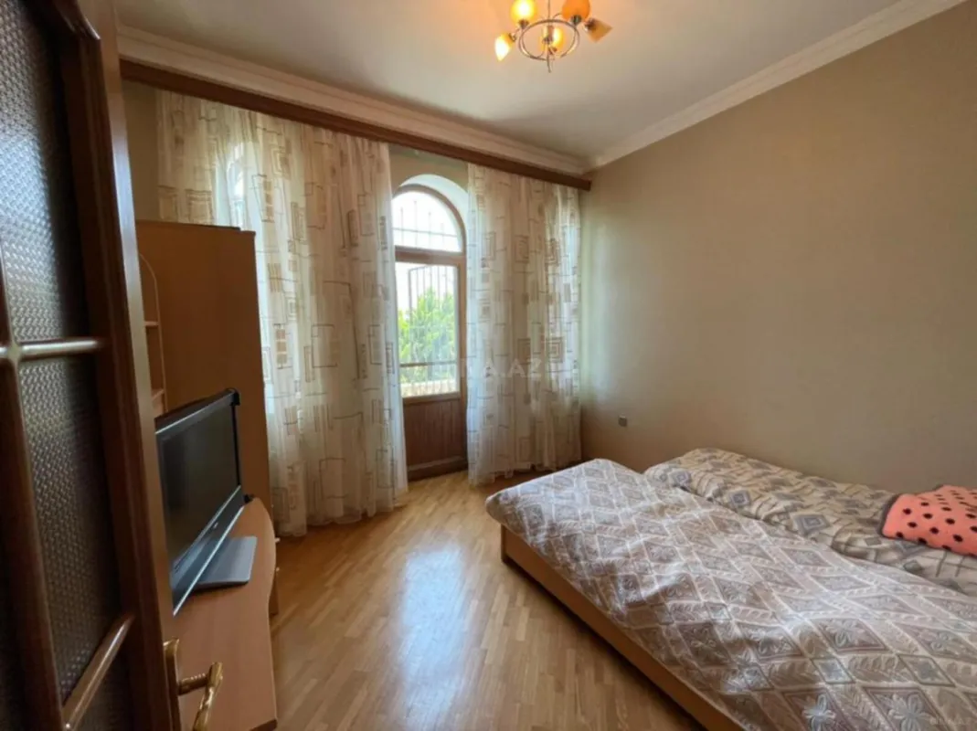 Satılır 6 otaqlı həyət evi 436 m²