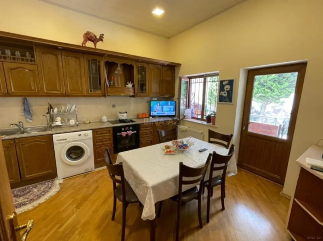Satılır 6 otaqlı həyət evi 436 m²