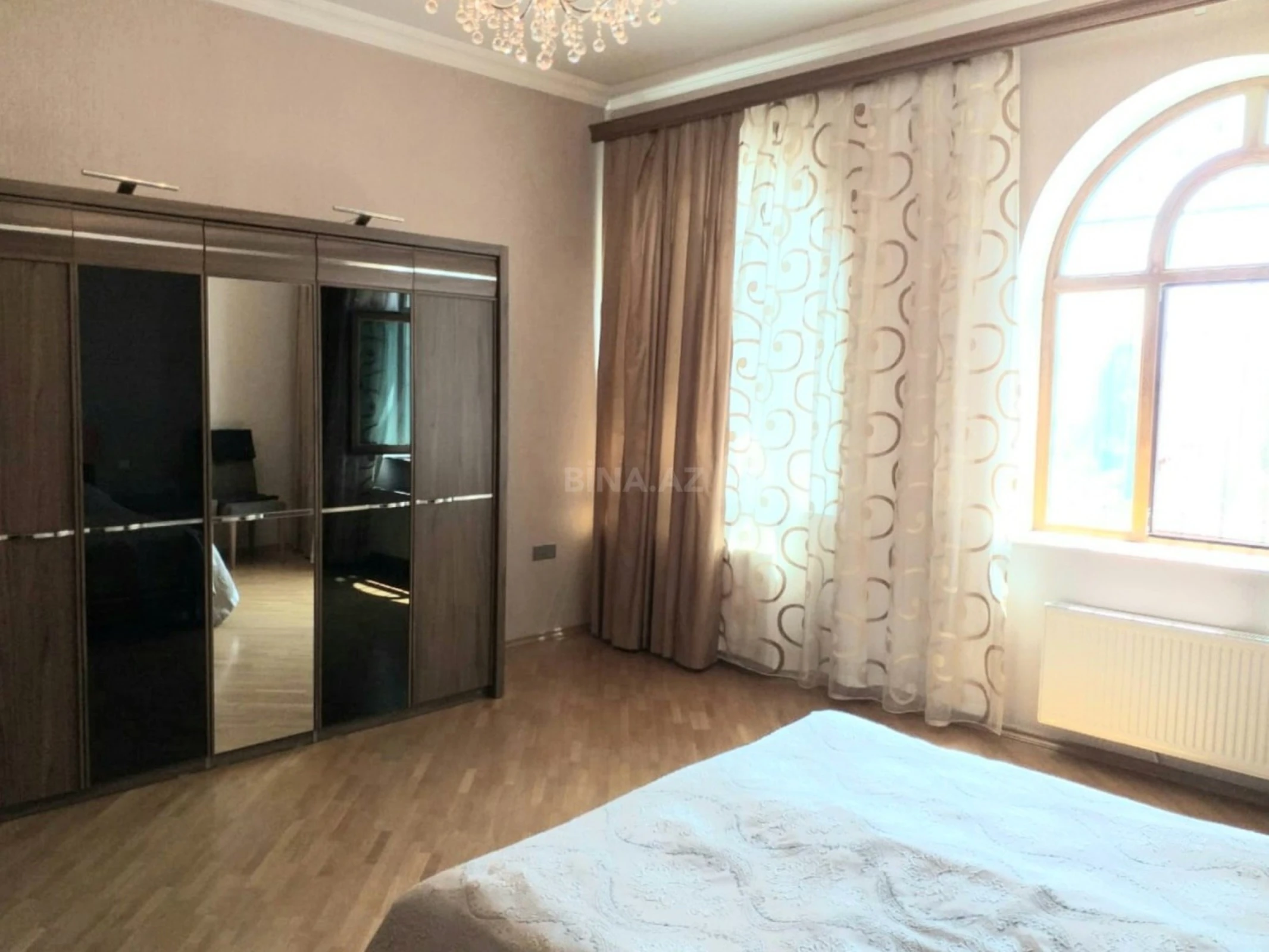Satılır 6 otaqlı həyət evi 436 m²